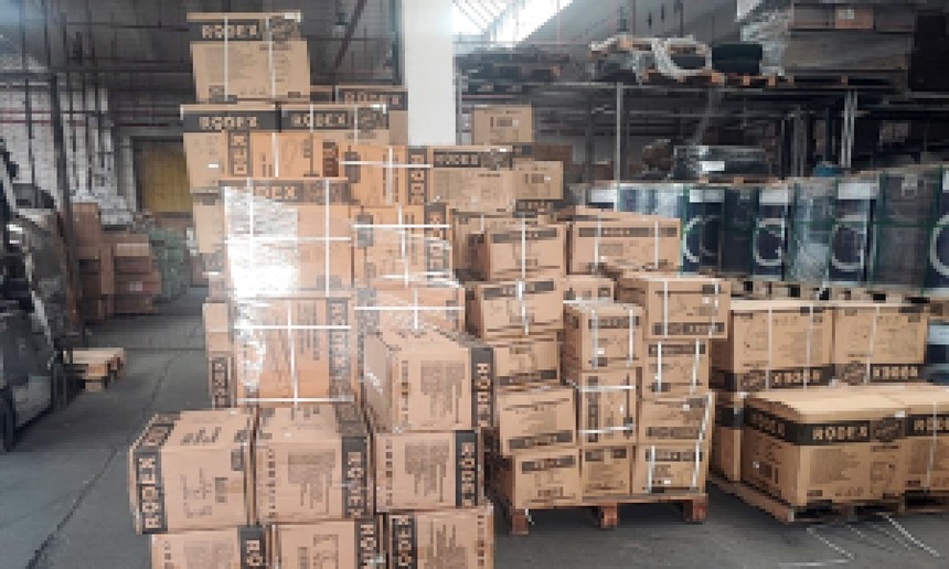 Mărfuri susceptibile a fi contrafăcute, în valoare de aproape două milioane de lei, găsite în containere sosite în Portul Constanţa 
