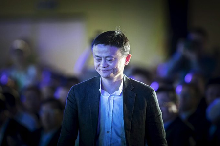Fondatorul Alibaba, Jack Ma, renunţă la planul de reducere a participaţiei sale la grup, din cauza scăderii preţurilor acţiunilor