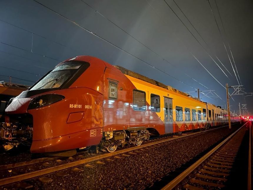 Primul tren electric cumpărat de România a ajuns în Gara de Nord - VIDEO