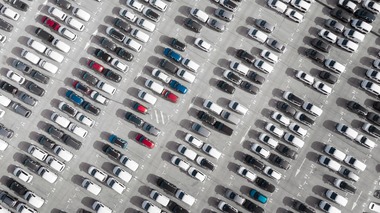 Fraudă de 15 milioane de euro identificată de inspectorii DGAF în domeniul comerţului cu autoturisme second hand / Gruparea a cumpărat vehicule în valoare de peste 80 de milioane de euro / Vor fi sesizaţi procurorii