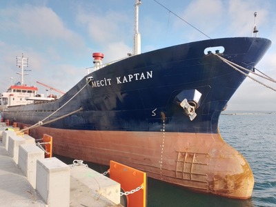Nava care a eşuat şi a lovit un dig de protecţie în Portul Constanţa, în timpul furtunii de la sfârşitul lui noiembrie, va părăsi portul remorcată / Aceasta va ajunge într-un şantier din Turcia pentru reparaţii 