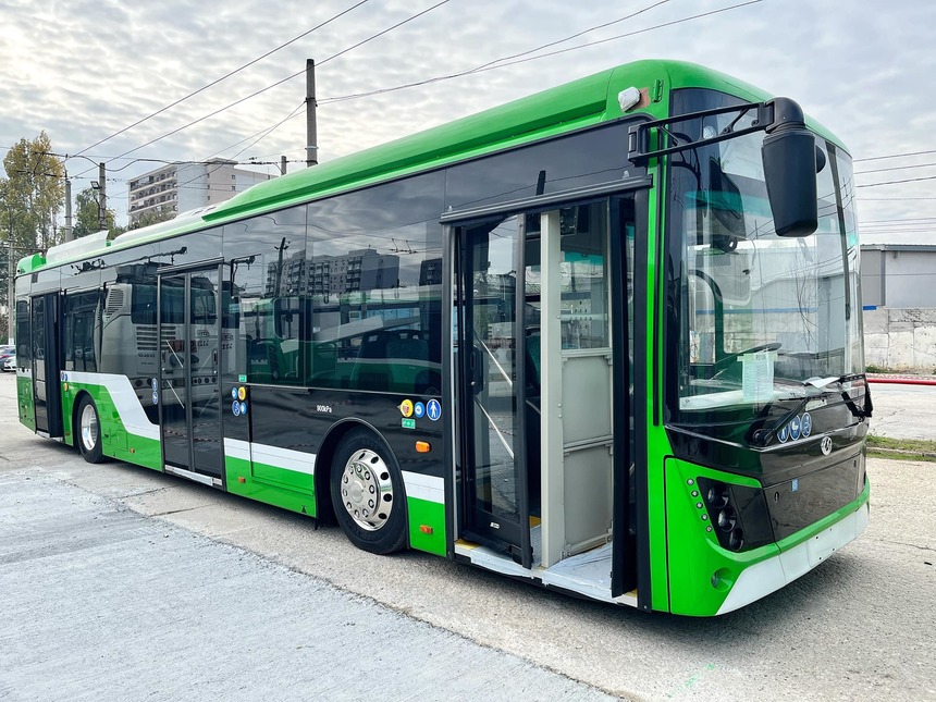 Nicuşor Dan: 20 de autobuze electrice care au făcut testul de anduranţă vor ieşi pe traseu de mâine / Liniile 330 şi 335 vor avea autobuze electrice

