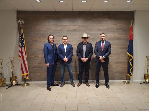 Deputatul liberal Cristian Băcanu anunţă că statul american Arizona îşi face birou comercial la Bucureşti: ”Economia statului Arizona este de aproximativ două ori mai mare decât economia României”