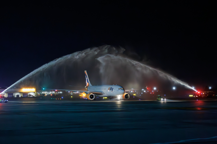 Primul Airbus A330 înregistrat în România a aterizat la Bucureşti. Aceasta este cea de-a opta aeronavă care intră în flota HiSky. Avionul poate atinge 14 ore de zbor neîntrerupt