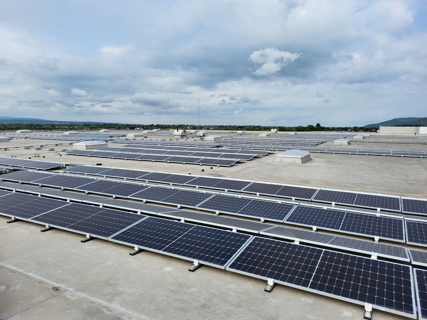 Simtel finalizează pentru centrul logistic Dedeman Turda cea mai mare centrală electrică fotovoltaică instalată pe acoperişul unei singure clădiri din România 