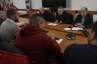 Clubul Fermierilor Români a transmis reprezentanţilor Ministerului Agriculturii şi Guvernului o listă de revendicări:  Fermierii români au nevoie de un plan de salvare şi stabilitate financiară, în parteneriat cu Executivul