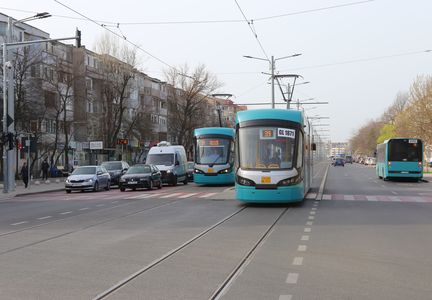 Contract pentru 10 noi tramvaie fabricate în România, semnat de Primăria Galaţi / Investiţie de aproape 100 de milioane de lei, 15 milioane fiind TVA