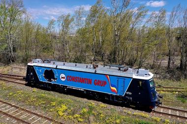 Banca Transilvania acordă o finanţare de aproape 32 de milioane de euro companiei Softronic din Craiova pentru modernizarea a 19 locomotive electrice