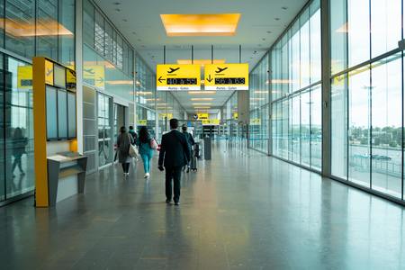 Aeroporturile Otopeni şi Băneasa au fost tranzitate anul trecut de 14,69 milioane pasageri, în creştere cu 16,56% faţă de 2022 şi foarte aproape de recordul din 2019