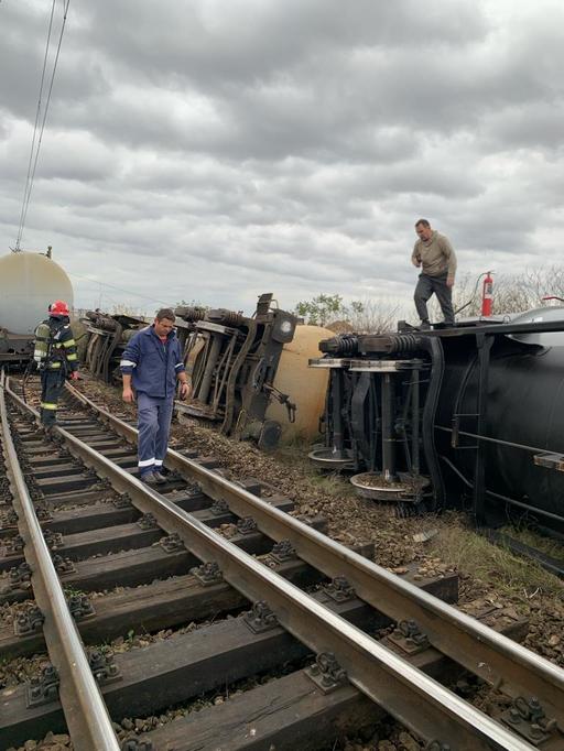 Circulaţia feroviară, afectată în următoarele zile între staţiile Craiova şi Caracal, din cauza deraierii trenului de marfă – Unele trenuri au fost anulate, altele circulă pe rută deviată şi s-au introdus trenuri suplimentare pentru preluarea pasagerilor