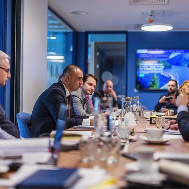 Sebastian Burduja, vizită de lucru la Hidroelectrica: Suntem datori să accelerăm investiţiile. Este o nouă etapă pentru proiectele hidroenergetice strategice ale României