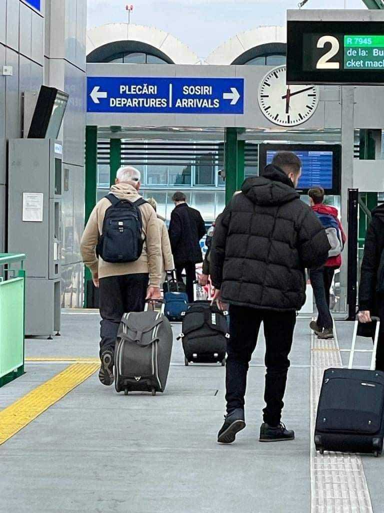 Asociaţia Aeroporturilor din România: Aproape 25 de milioane de pasageri au fost înregistraţi pe aeroporturile din România pe parcursul anului trecut, fiind depăşit nivelul de dinainte de pandemie