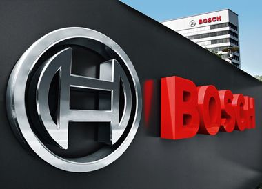 Grupul Bosch a realizat anul trecut vânzări de 91,6 miliarde de euro în creştere de 8 procente. Grupul vrea să cheltuie 4 miliarde de euro pentru formare şi recalificare, până în 2030