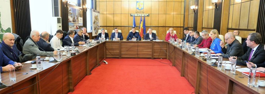 Ministrul Sorin Grindeanu, nouă întâlnire cu patronatele din transportul rutier - S-a convenit să fie supus procedurii de consultare publică proiectul de ordin pentru ajustarea tarifelor Autorizaţiilor Speciale de Transport percepute de către CNAIR