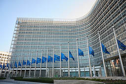 Comisia Europeană a revizuit în scădere estimările de creştere economică pentru zona euro şi UE, în 2023 şi 2024