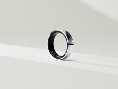 Samsung şi-a prezentat primul inel inteligent. Galaxy Ring va urmări somnul pe baza ritmului cardiac, mişcării şi respiraţiei, apoi va oferi utilizatorilor sfaturi bazate pe aceste măsurători