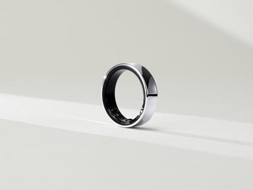 Samsung şi-a prezentat primul inel inteligent. Galaxy Ring va urmări somnul pe baza ritmului cardiac, mişcării şi respiraţiei, apoi va oferi utilizatorilor sfaturi bazate pe aceste măsurători