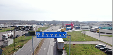 Sistem de preselecţie a vehiculelor cu marfă, implementat în Vama Giurgiu – Camioanele care nu prezintă risc de depăşiri de mase şi dimensiuni sunt dirijate pe o bandă rapidă, fără a fi cântărite