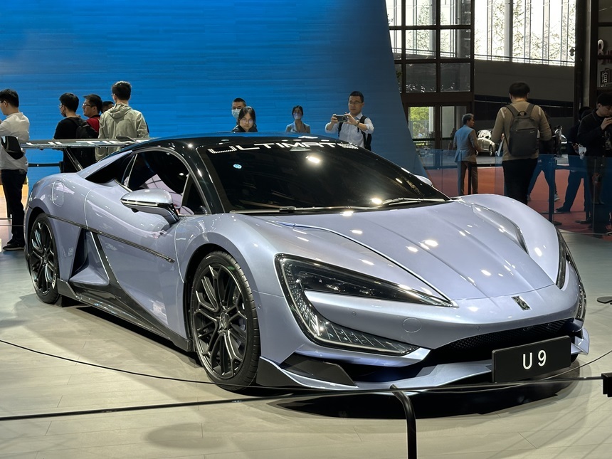 Grupul chinez BYD a lansat un automobil electric de lux de 233.000 de dolari, care poate rivaliza cu maşinile Ferrari