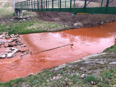 Apele Române: Alertă pe Valea Borod, în judeţul Bihor / Posibilă poluare / Se ia în calcul posibila prăbuşire a unei galerii de mină din cauza ultimului cutremur produs în zonă - FOTO