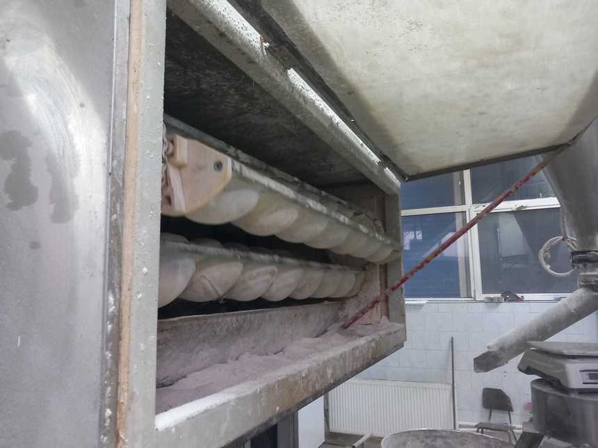 Fabrică de pâine din Sectorul 6, sancţionată de ANPC / Producţia din ziua de vineri a fost retrasă de la comercializare / S-au descoperit mai multe probleme de igienă, dar şi lipsa autorizaţiilor de funcţionare - FOTO

