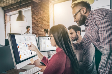 STUDIU Bestjobs: România, pe locul 2 în Europa ca număr de specialişti IT, 4 din 10 angajaţi fiind femei. Salariul mediu net pentru un specialist IT începător porneşte de la 800 euro net şi poate ajunge la peste 3.000 euro net, în cazul unui IT-ist senior