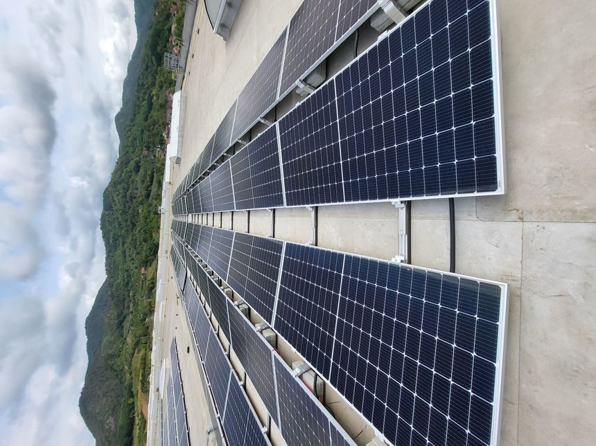 Ministerul Mediului anunţă lansarea programului dedicat instalării panourilor fotovoltaice pentru biserici şi instituţii din domeniul asistenţei sociale, cu buget 250 milioane lei
