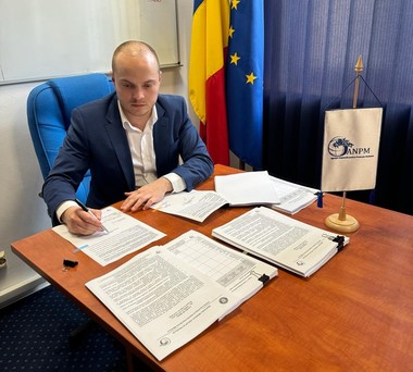 Agenţia pentru Protecţia Mediului: Acordul de mediu pentru Autostrada A0 a fost revizuit, deoarece au apărut modificări în proiectul iniţial legate de relocarea reţelelor utilitare, suprafeţe noi de defrişat şi amplasarea de panouri fonoabsorbante