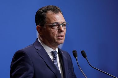 Ştefan Radu Oprea: A fost aprobată de către Comisia Europeană cererea noastră de a avea un Start Up Nation, ediţia a patra. Vorbim de 400 de milioane euro, bani europeni