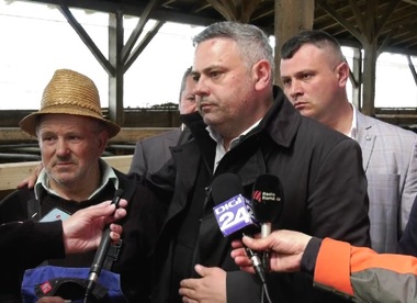 Ministrul Agriculturii Florin Barbu: Eu nu cred că fermierii români vopsesc puii. Cel mai mare export de carne de pui în Franţa se face din România, de la fermierii români