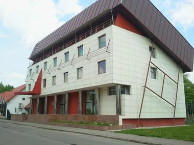 CFR Marfă scoate la vânzare Hotelul Express, de trei stele, din Predeal, pentru a restitui un ajutor de stat considerat ilegal de către Comisia Europeană