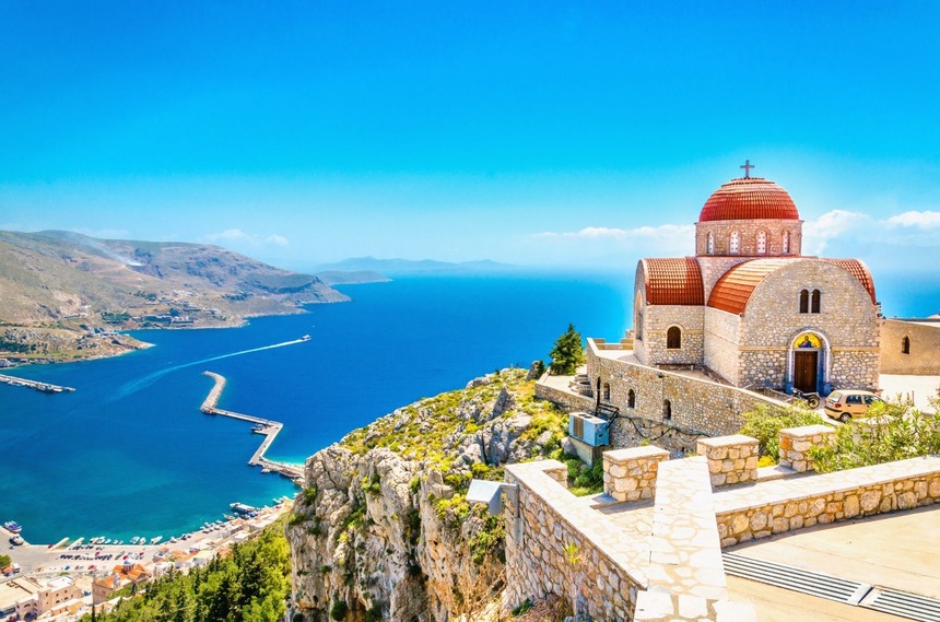 AeroVacanţe, din grupul Aerotravel, introduce 14 curse cu zbor charter către Lesbos, unde un sejur e mai ieftin cu până la 20% faţă de pachete similare în alte insule greceşti