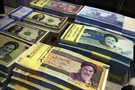 Rialul iranian a coborât duminică, temporar, la un minim record faţă de dolarul SUA, după atacul Iranului  împotriva Israelului