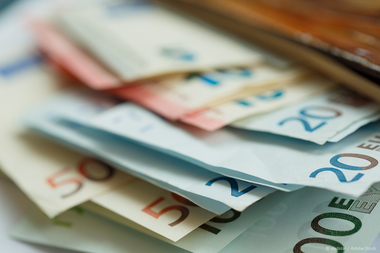 Parlamentul European a adoptat noi norme ale UE pentru combaterea spălării banilor / Limită de 10.000 euro pentru plăţile mari în numerar în Uniunea Europeană