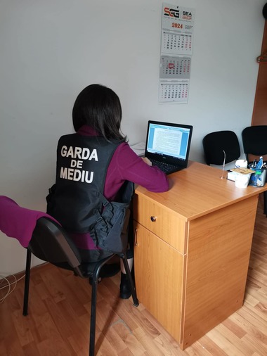 Fabrica de ulei din Constanţa, amendată cu 50.000 de lei de Garda de Mediu pentru poluarea reţelei de canalizare cu grăsimi vegetale