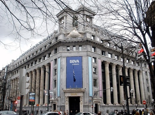 Banca spaniolă BBVA a surprins pieţele joi, după ce a anunţat o ofertă de preluare ostilă rară a rivalei Banco Sabadell