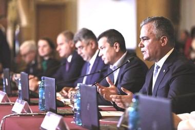 Guvernul a adoptat o ordonanţă de urgenţă prin care sunt flexibilizate procedurile pentru proiectele din Programul Naţional de Investiţii „Anghel Saligny”
