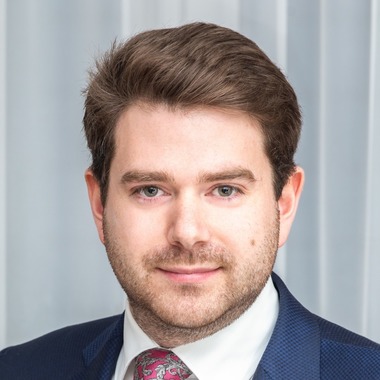 CEO-ul Wiener Privatklinik din Viena vrea să angajeze asistente din România. În clinică lucrează deja câţiva medici şi 20 de asistente de origine română / Pacienţii români reprezintă un sfert din totalul pacienţilor străini