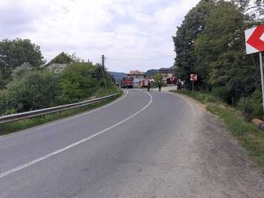 UPDATE - Vâlcea: O maşină a avariat o conductă de gaz şi s-au înregistrat scurgeri importante / 12 persoane, evacuate / Furnizarea gazului, oprită 
