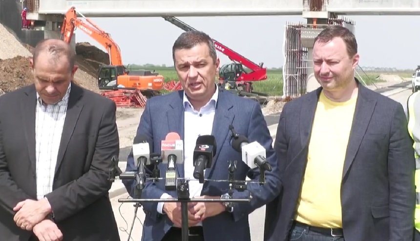 Grindeanu: Pe cele trei loturi ale Autostrăzii Ploieşti-Buzău, 63,25 km, parte a A7, lucrările avansează destul de bine. Din Lotul 2 pot fi deschişi circulaţiei 14 km, până la jumătatea lunii august