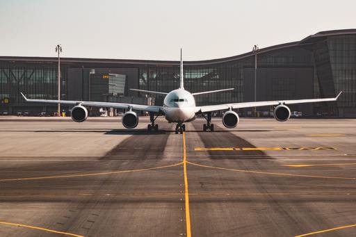 ANALIZĂ: Companiile aeriene apreciază că nivelul rezervărilor din 2024 va fi la fel sau sub nivelul anului trecut / Profitul încă se lasă aşteptat / Bilete mai scumpe în Europa cu 20-30% în vara lui 2023, comparativ cu 2019