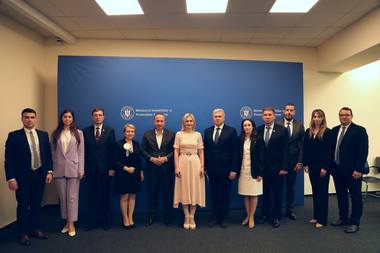 Ministrul Adrian Câciu, întâlnire cu Ina Coşeru / Discuţiile au vizat sprijinul oferit de România pentru dezvoltarea Republicii Moldova şi transformarea ţării într-un hub pentru reconstruirea Ucrainei