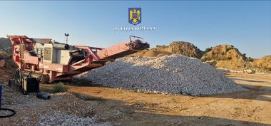 Constanţa: Reprezentanţii unei societăţi comerciale, acuzaţi că au desfăşurat activităţi miniere fără licenţă de exploatare, au extras agregate minerale şi au vândut mărfurile fără a înregistra veniturile realizate - FOTO
