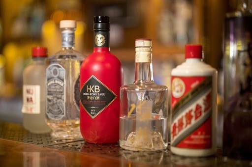 Producătorii de lichior chinezesc baijiu modifică reţeta băuturii pentru a atrage clienţi din Occident