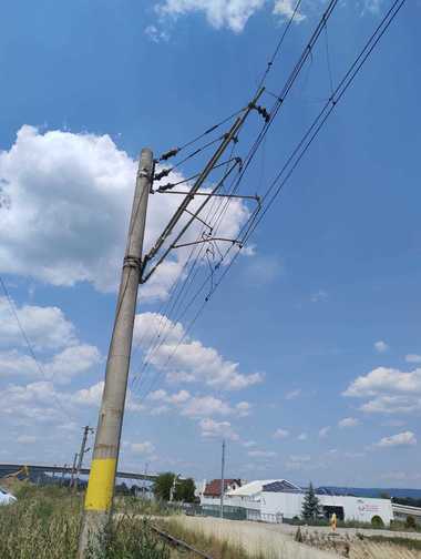 UPDATE - CFR: Circulaţie feroviară perturbată în judeţul Braşov, din cauza unui deranjament provocat de o autobasculantă care circula în zona şantierului de lucrări / Şase trenuri vor ajunge la destinaţie cu întârziere

