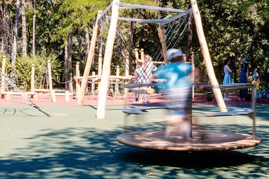 Nicuşor Dan: Continuăm modernizarea zonelor de joacă şi fitness din parcurile administrate de Primăria Capitalei / Până la sfârşitul anului vom finaliza 14 locuri de joacă

