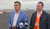 Grindeanu afirmă că este posibil ca unele tronsoane ale autostrăzii Sibiu-Piteşti să fie date în funcţiune în avans faţă de termenele contractuale