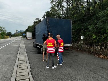Controale în traficul rutier cu privire la aplicarea prevederilor RO e-Transport - 6100 vehicule oprite în 4 zile,  sancţiuni în valoare de peste 20,48 milioane lei, constând în amenzi, confiscări şi implicaţii fiscale - FOTO