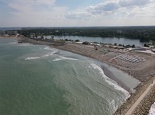 Administraţia Bazinală de Apă Dobrogea Litoral anunţă că primul tronson de plajă nouă din lotul Neptun – Jupiter a fost deschis turiştilor / Lucrările de înnisipare au fost finalizate în mai puţin de două săptămâni 