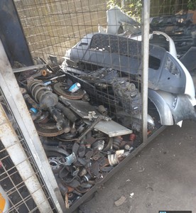 Service auto din Bucureşti, închis de Garda de Mediu / Comisarii au constatat că agentul economic nu are autorizaţie de mediu / Amendă de 30.000 de lei